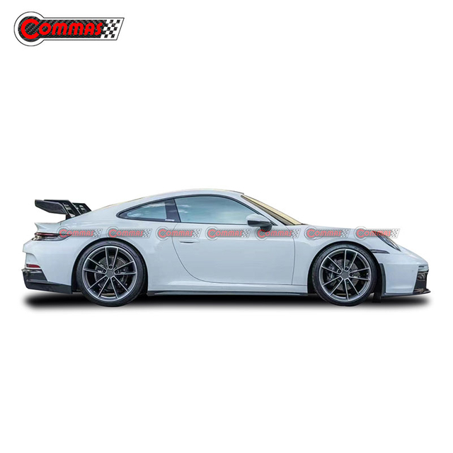 Porsche 911 992 GT3 바디 키트로 업그레이드